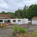 Die erste Hälfte des FCR Vereinsheims wird abgerissen